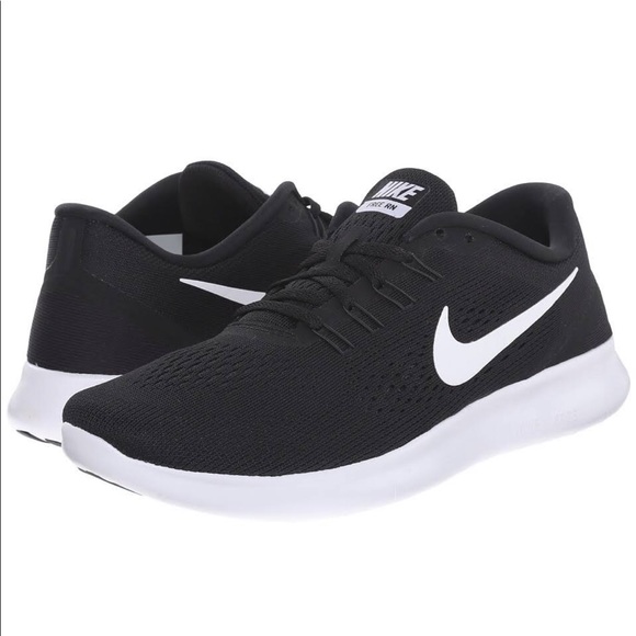 Nike Shoes - Women’s Nike Free Runs 🏃🏽‍♀️